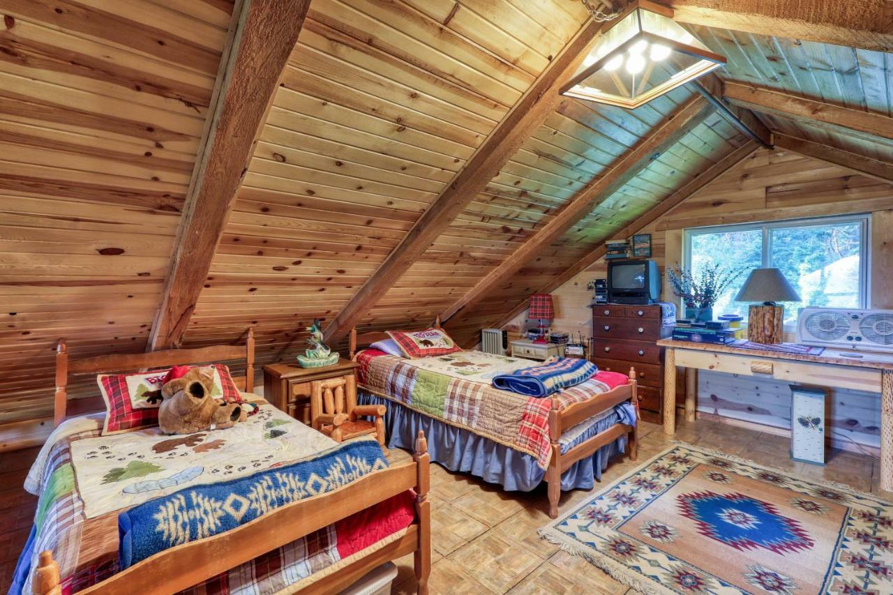 The Creekside Cabin Cascade Exterior photo